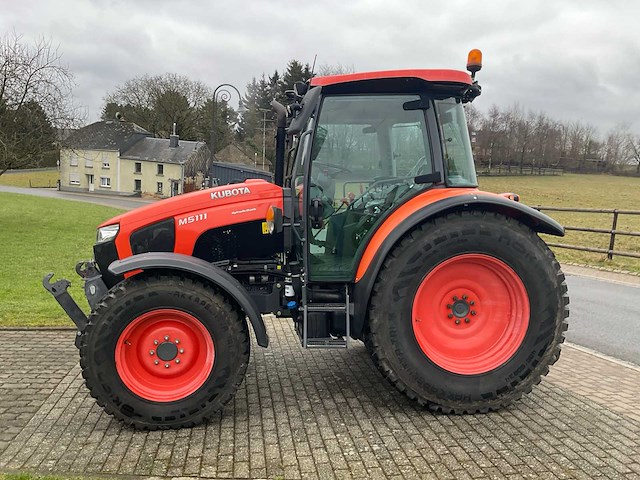 2020 kubota m5111 vierwielaangedreven landbouwtractor - afbeelding 12 van  32