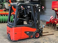 2020 linde e14 elektrische vorkheftruck met roterend vorkenbord en bakken klem - afbeelding 19 van  24