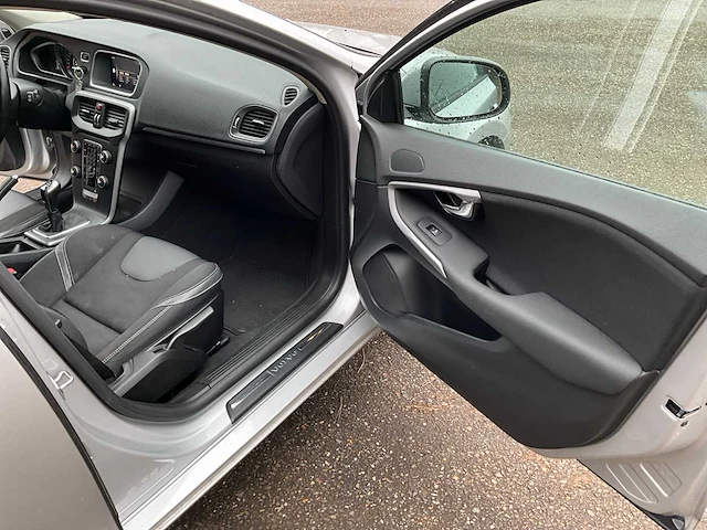 2020 volvo v40 personenauto benzine - afbeelding 10 van  28