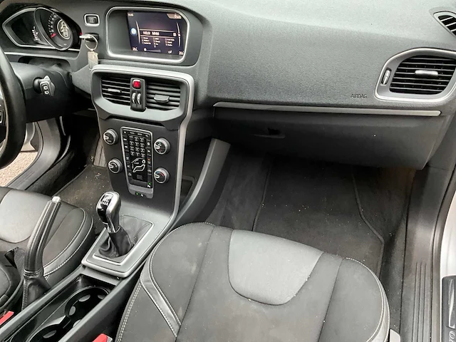 2020 volvo v40 personenauto benzine - afbeelding 11 van  28