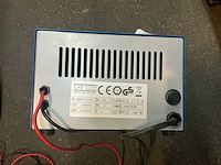 2021 acculader - afbeelding 1 van  3