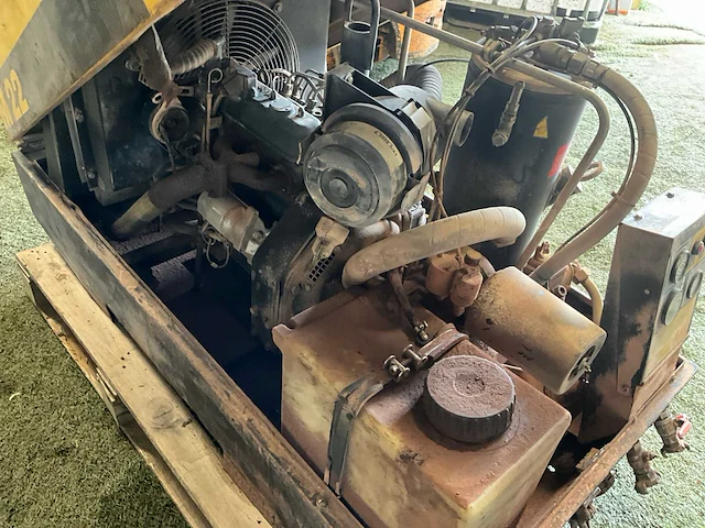 2021 blast pot straalketel met kaeser compressor m22 met toebehoren - afbeelding 15 van  17