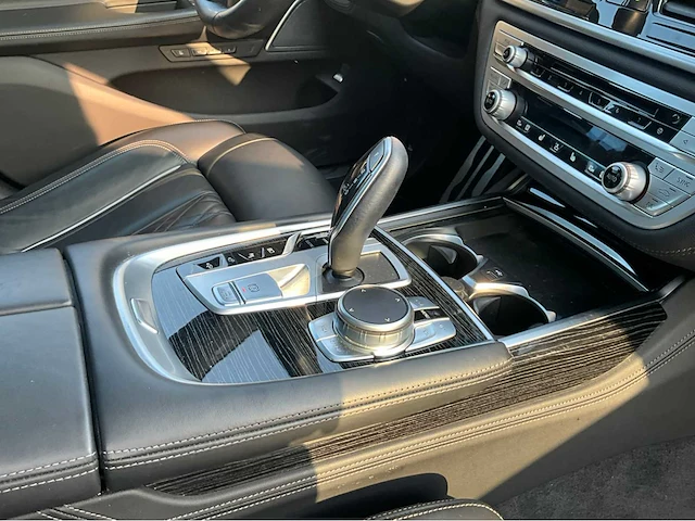 2021 bmw 745e - afbeelding 62 van  71