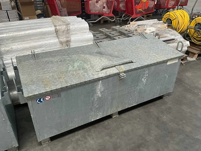 2021 eichinger metalen opbergkist met inhoud - afbeelding 1 van  9