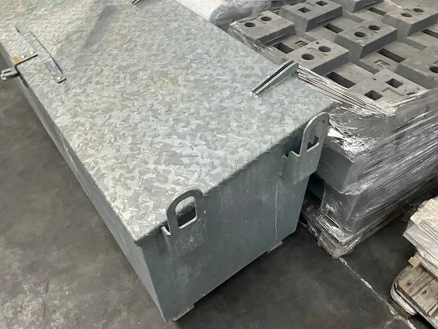 2021 eichinger metalen opbergkist met inhoud - afbeelding 3 van  9