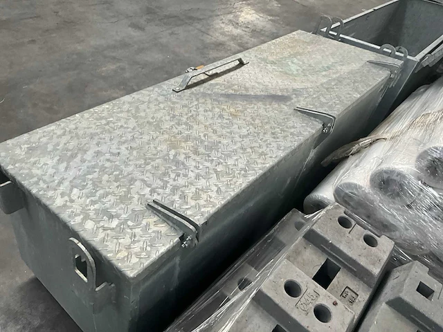 2021 eichinger metalen opbergkist met inhoud - afbeelding 4 van  9