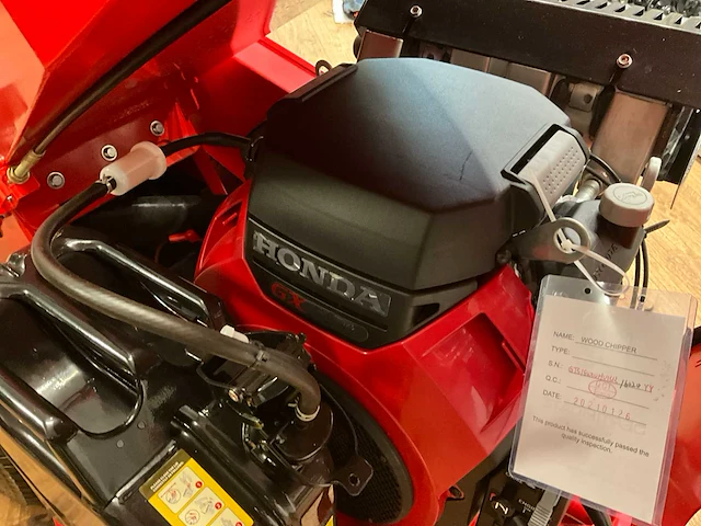 2021 gts 1800wd zelfrijdende houthakselaar honda motor 21hp max 120mm diameter - afbeelding 13 van  16