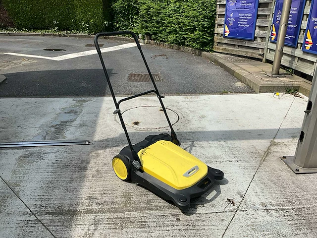2021 kärcher s4 twin manuele straatveegmachine - afbeelding 1 van  3