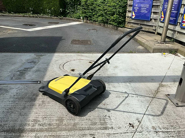2021 kärcher s4 twin manuele straatveegmachine - afbeelding 2 van  3