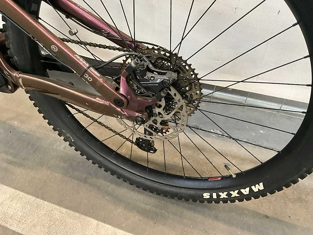 2021 kona remote 130 elektrische mountainbike (l) - afbeelding 2 van  14