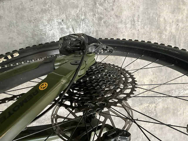 2021 kona remote 160 elektrische mountainbike (m) - afbeelding 8 van  16