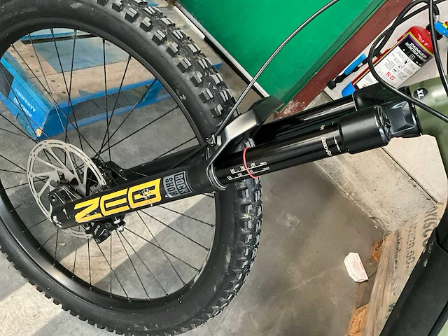 2021 kona remote 160 elektrische mountainbike (xl) - afbeelding 6 van  16