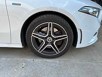 2021 mercedes-benz a 250 e amg pakket personenauto - afbeelding 3 van  44