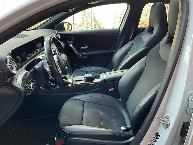 2021 mercedes-benz a 250 e amg pakket personenauto - afbeelding 16 van  44