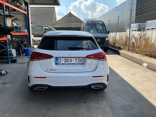 2021 mercedes-benz a 250 e amg pakket personenauto - afbeelding 42 van  44
