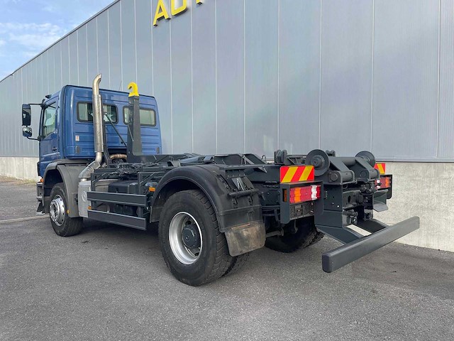 2021 mercedes-benz axor 1833 vrachtwagen met optreksysteem - afbeelding 2 van  4