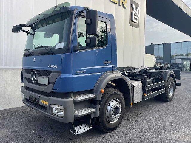 2021 mercedes-benz axor 1833 vrachtwagen met optreksysteem - afbeelding 1 van  4