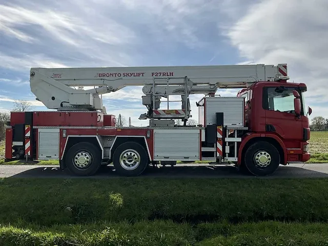 2021 scania db6x2s2/10k vrachtwagen met bronto hoogwerker - afbeelding 34 van  51