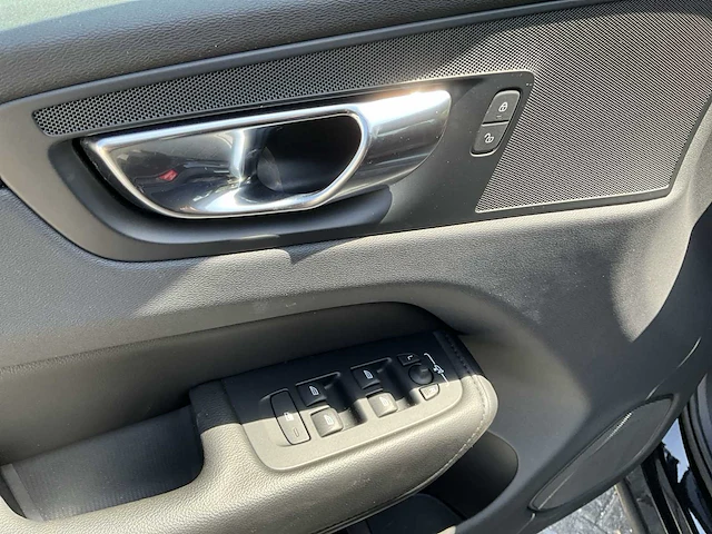 2021 volvo xc60 d4 - afbeelding 4 van  37