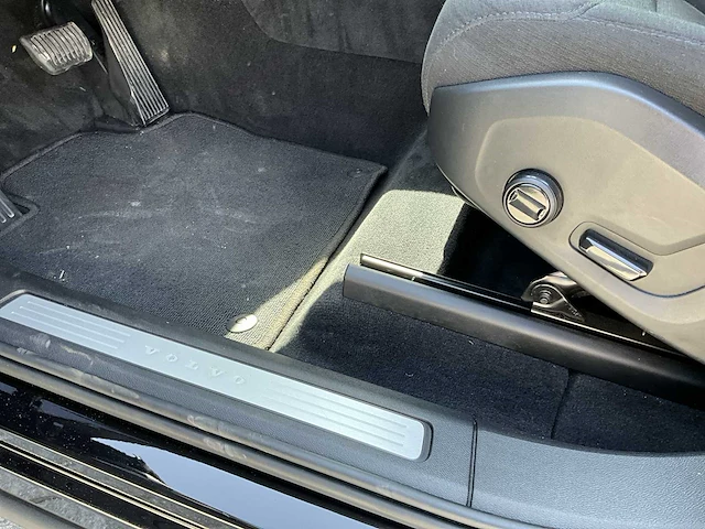2021 volvo xc60 d4 - afbeelding 8 van  37