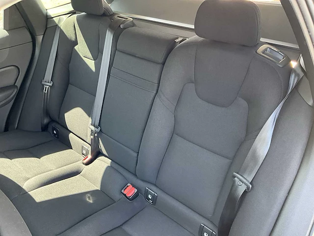 2021 volvo xc60 d4 - afbeelding 18 van  37