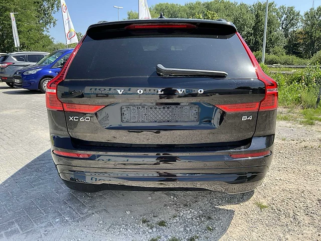 2021 volvo xc60 d4 - afbeelding 32 van  37