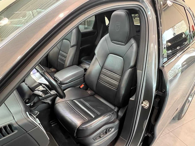 2022 - porsche cayenne e-hybrid - personenauto - afbeelding 8 van  22