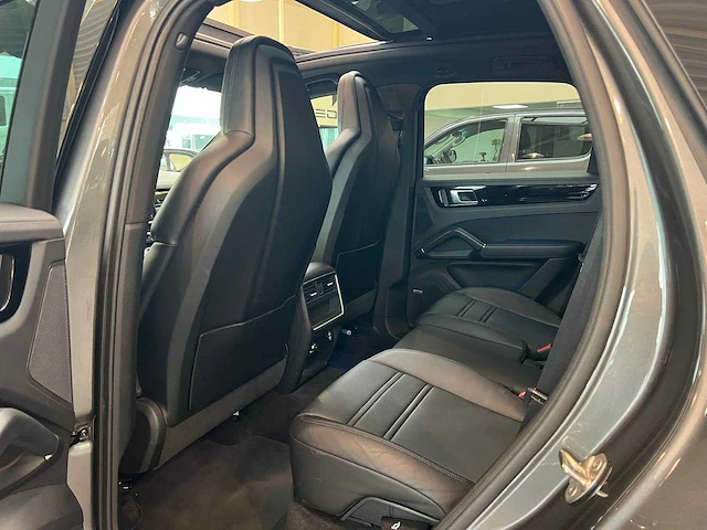 2022 - porsche cayenne e-hybrid - personenauto - afbeelding 19 van  22