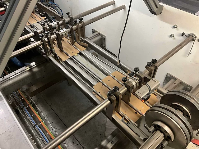 2022 askmore kartonopzetmachine voor topseal schaaltjes - afbeelding 18 van  34