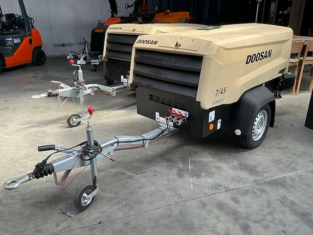 2022 doosan 7/45 stage v mobiele stroomgenerator - afbeelding 1 van  23