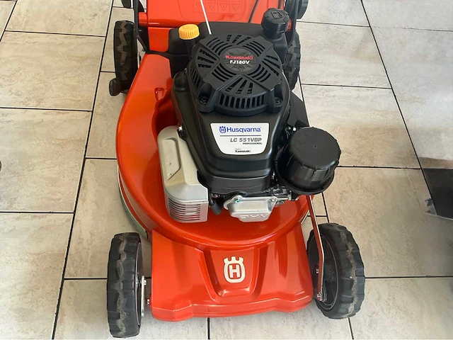 2022 husqvarna lc551 vbp grasmaaier - afbeelding 2 van  6