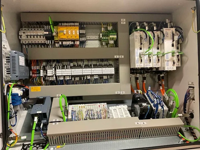 2022 ief werner variostack 46w pick & place robotstation - afbeelding 3 van  12