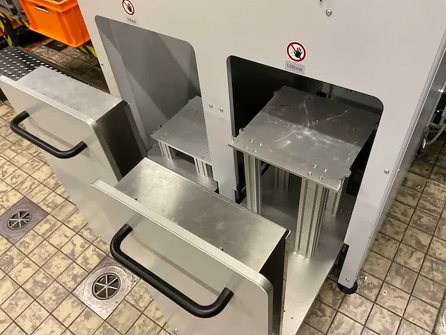 2022 ief werner variostack 46w pick & place robotstation - afbeelding 10 van  11