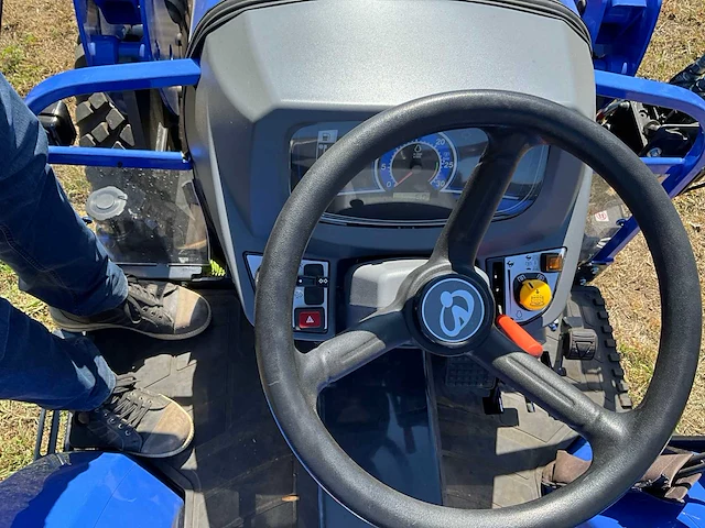 2022 iseki tle3410 minitractor + frontlader - afbeelding 18 van  25