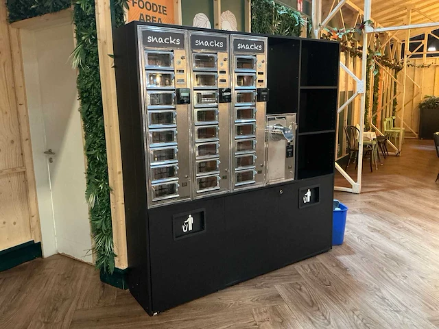 2022 kroketmuur met sausdispenser - afbeelding 1 van  22