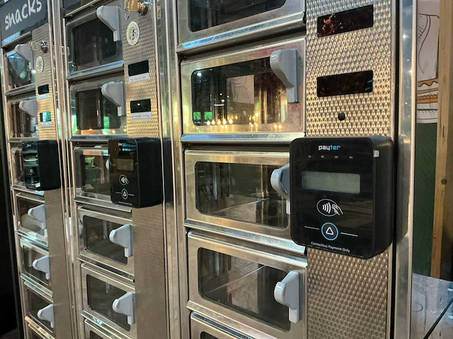 2022 kroketmuur met sausdispenser - afbeelding 2 van  22