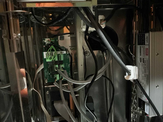 2022 kroketmuur met sausdispenser - afbeelding 14 van  22