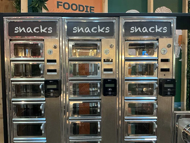 2022 kroketmuur met sausdispenser - afbeelding 19 van  22