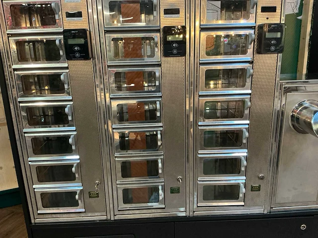 2022 kroketmuur met sausdispenser - afbeelding 20 van  22