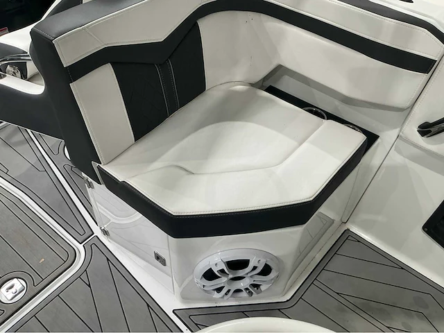 2022 monterey bowrider 258ss sportboot - afbeelding 11 van  39