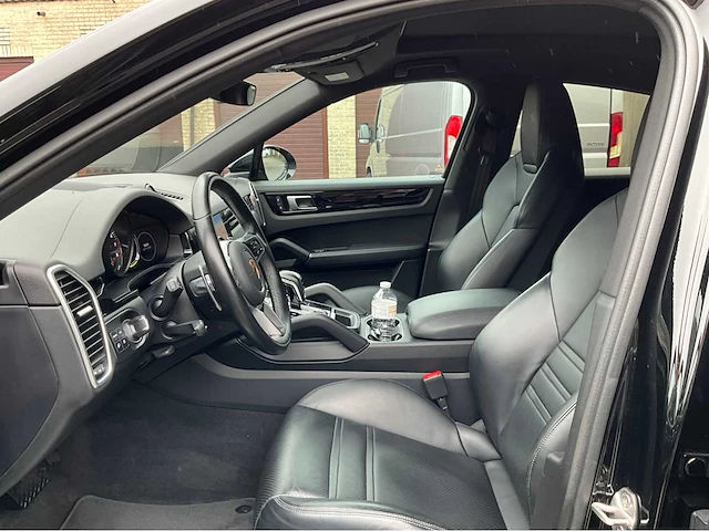 2022 porsche cayenne e-hybrid - personenauto - afbeelding 18 van  69