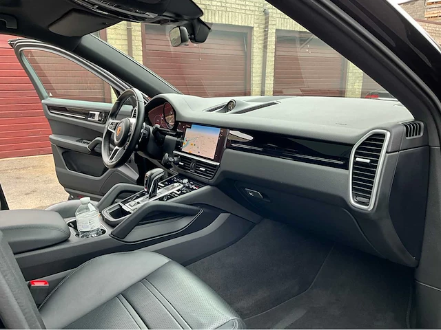 2022 porsche cayenne e-hybrid - personenauto - afbeelding 19 van  69