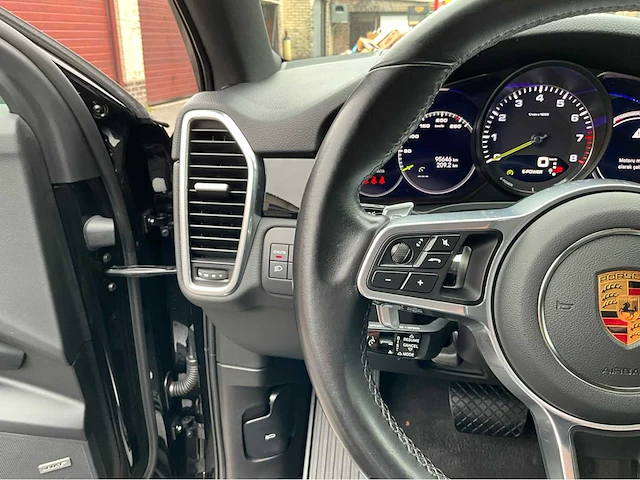 2022 porsche cayenne e-hybrid - personenauto - afbeelding 22 van  69