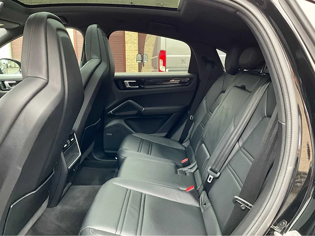 2022 porsche cayenne e-hybrid - personenauto - afbeelding 46 van  69