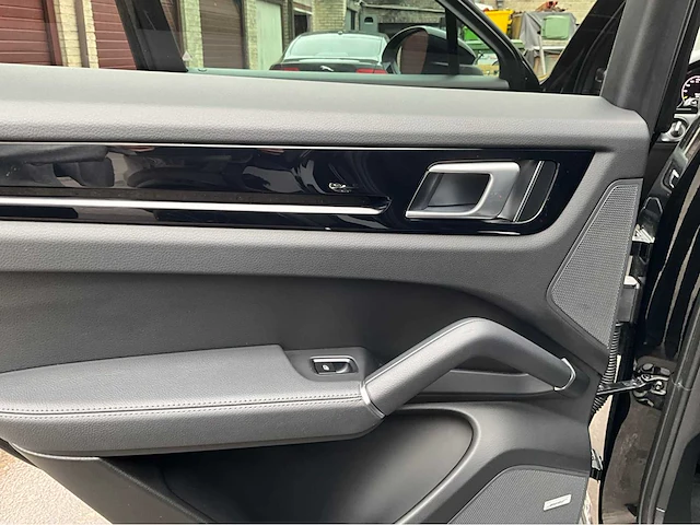 2022 porsche cayenne e-hybrid - personenauto - afbeelding 52 van  69
