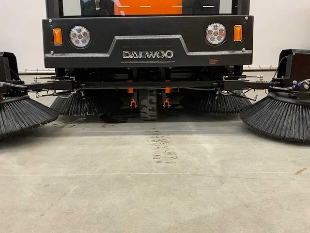 2023 daewoo das100 cabine veegmachine - afbeelding 2 van  27
