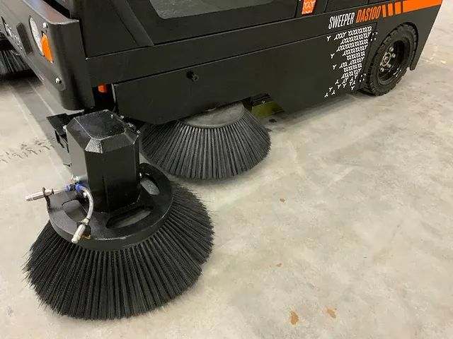 2023 daewoo das100 cabine veegmachine - afbeelding 3 van  27