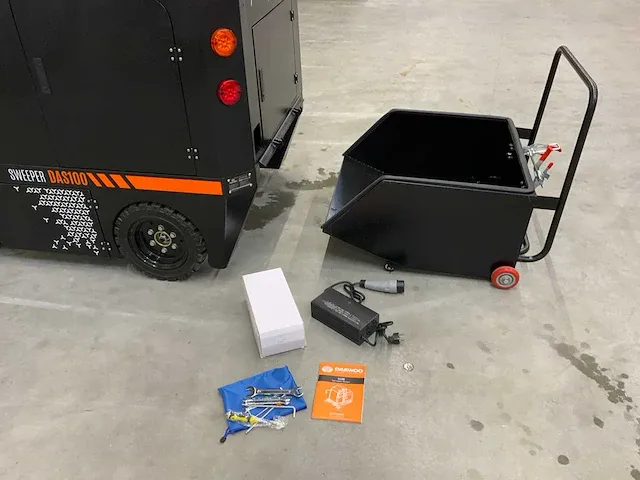2023 daewoo das100 cabine veegmachine - afbeelding 7 van  27