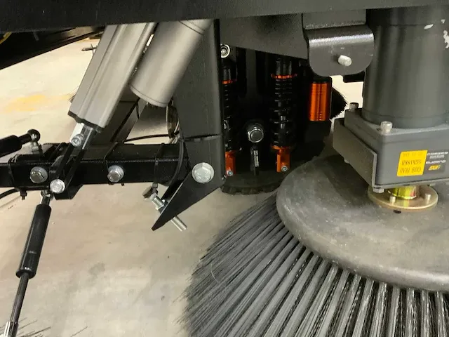 2023 daewoo das100 cabine veegmachine - afbeelding 11 van  27