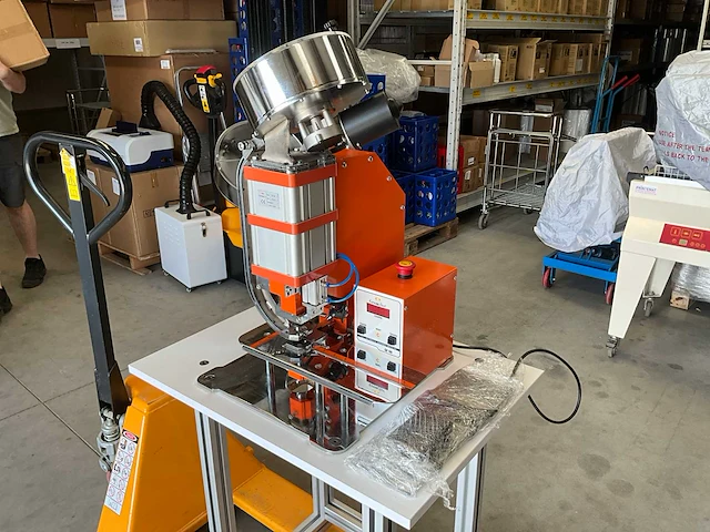 2023 gromfast gf-99 automatische eyelet pneumatische pers - afbeelding 2 van  8
